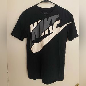 Nike tee